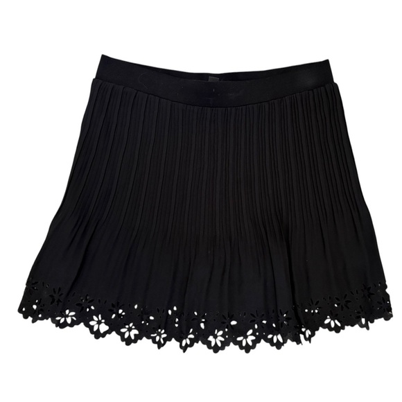 Mango black mini skirt size U.S. small in excellent condition - Picture 2 of 3